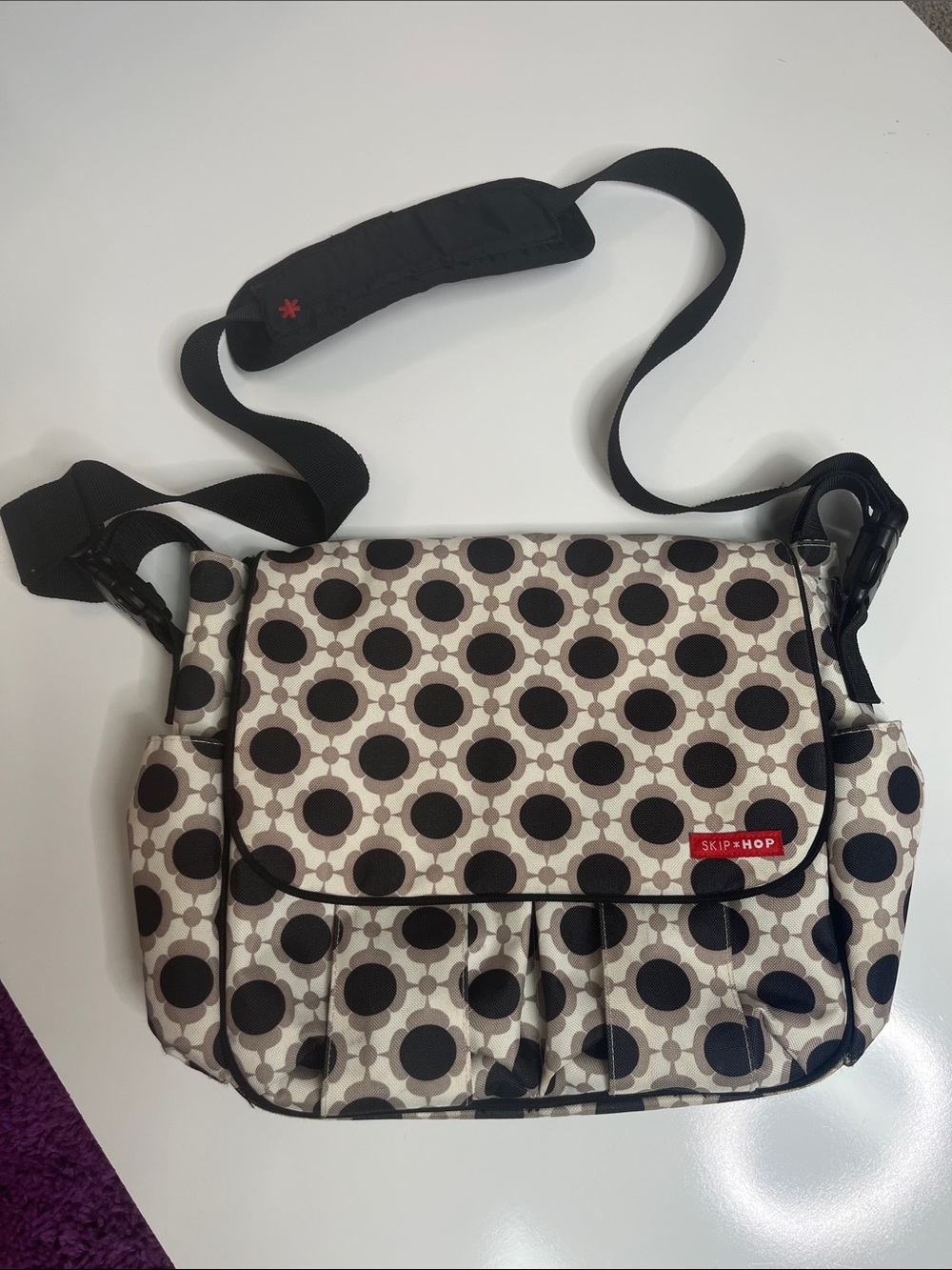 Skip Hop Dash Stroller Messenger Diaper Bag Black Cream